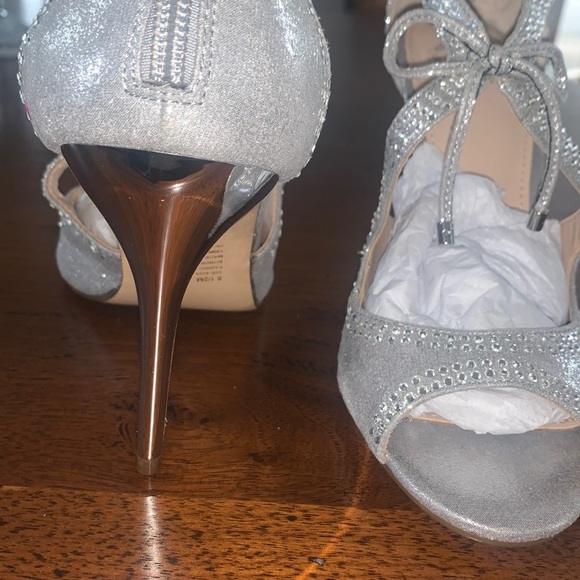 Silver Imiller Heels New Size 8.5 - Picture 5 of 10